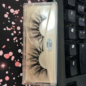Spiky 3D FAUX mink lashes.  Giving that wide awake look.